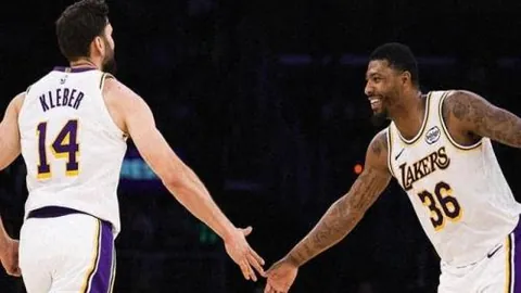 男篮归国，赵睿廖三宁兴奋，赵继伟点赞，张镇麟李弘权畅谈心得